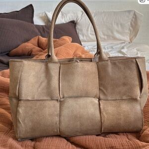 Bottega Veneta Suede Arco Tote - Beige